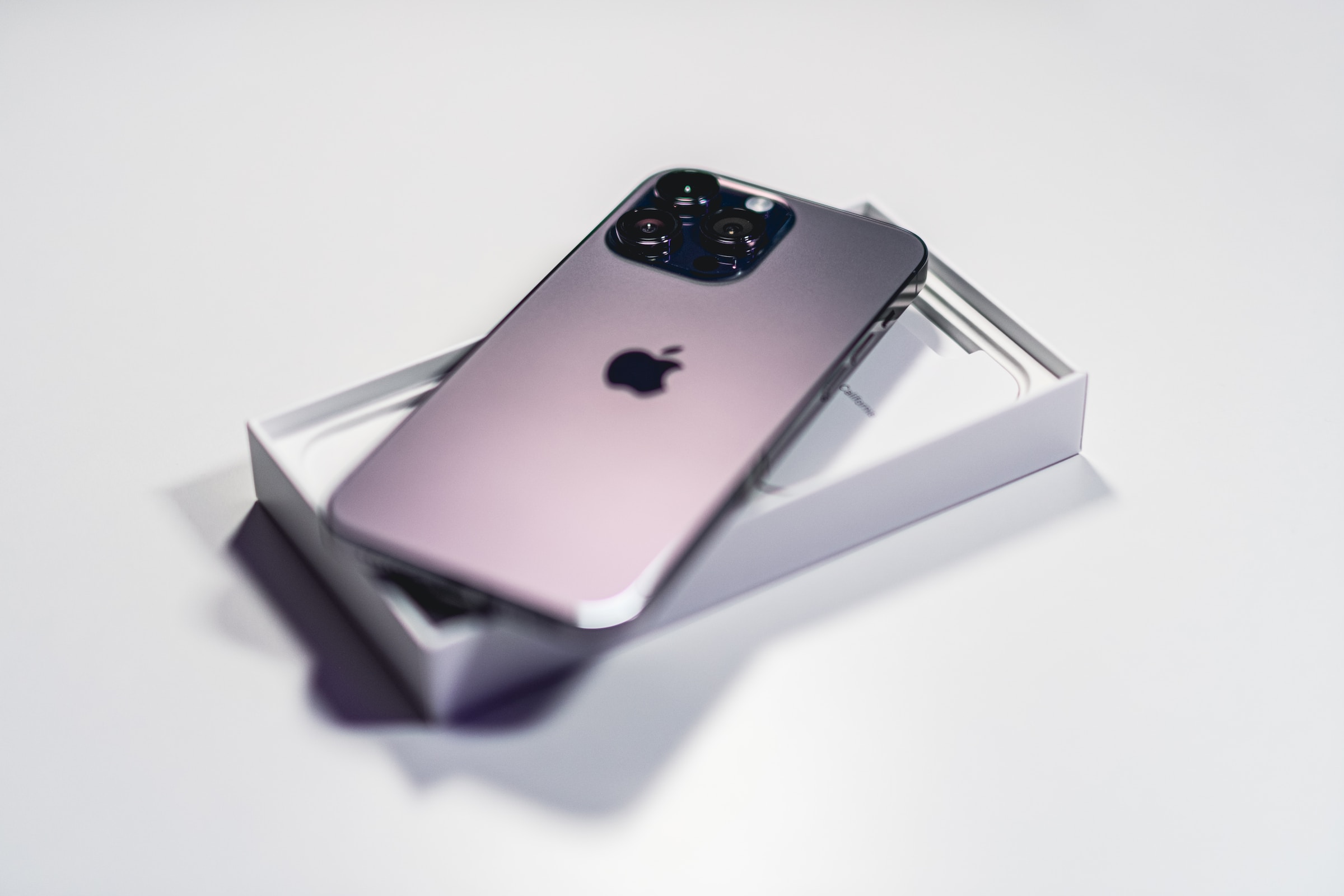 iPhone 14 Pro (credit: Victor Serban ơn Unsplash)