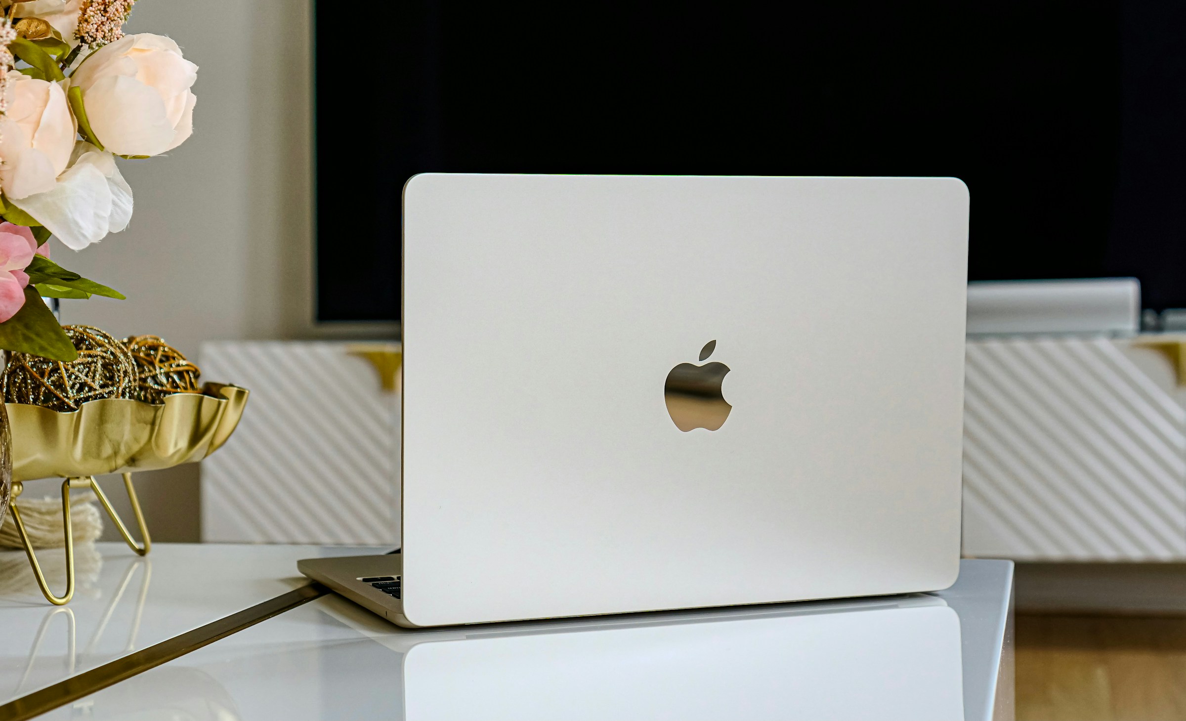 MacBook Air M3 (Credit: James Yarema on Unsplash)